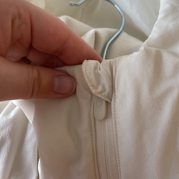 Lululemon down for it all - Picture 4 of 8